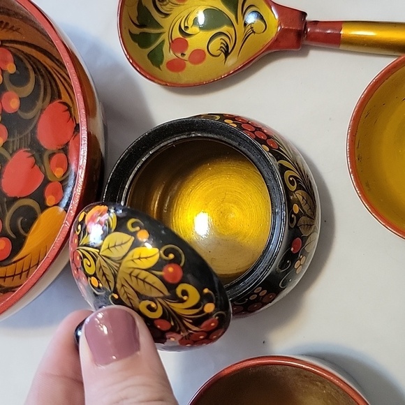 1970s Collection of Khokhloma Hand-Painted Wood Lacquerware 18 Pcs. - Picture 5 of 16